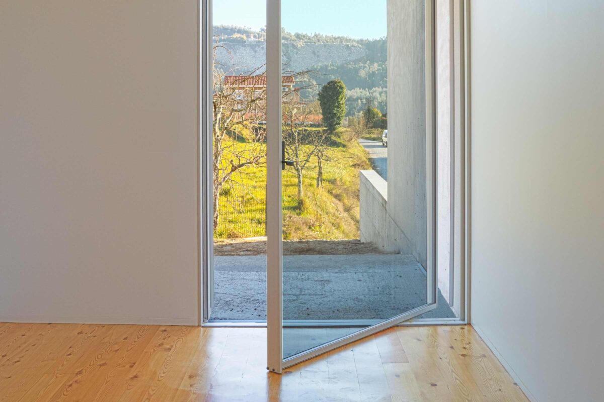 RCN Aluminium EXP-P pivot door