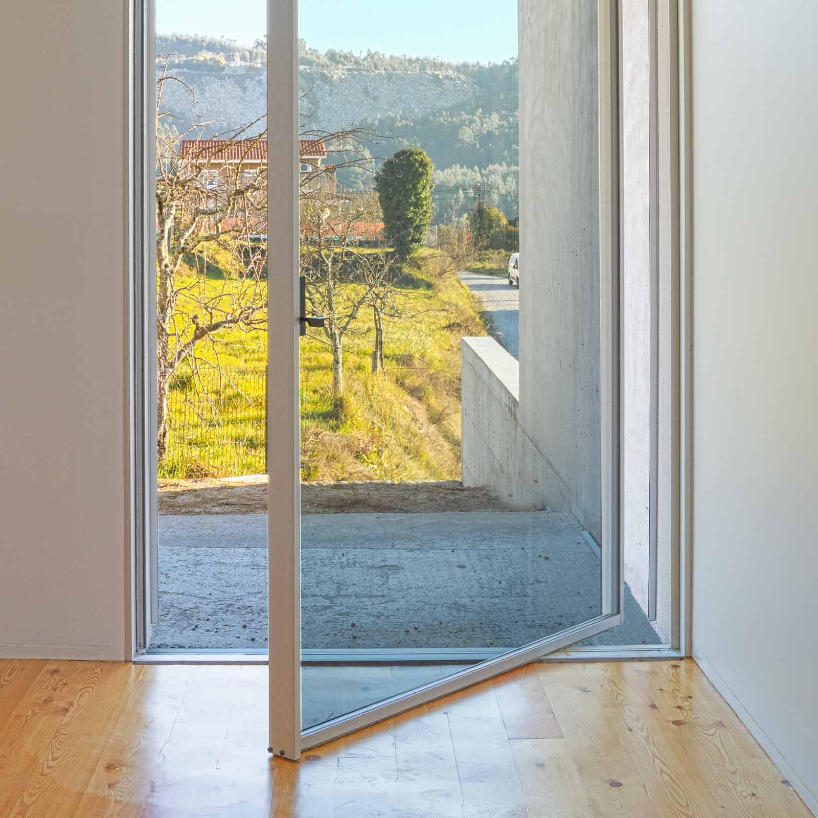 RCN Aluminium EXP-P pivot door